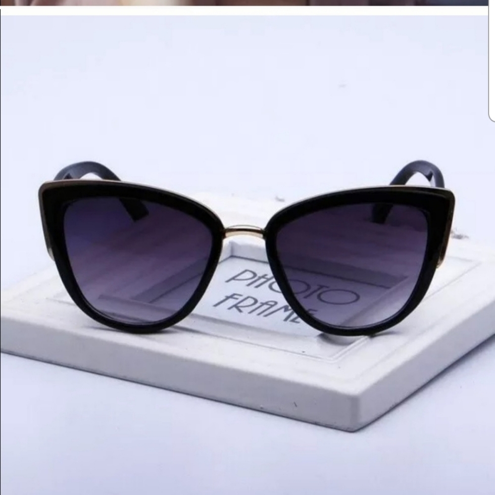 HOST PICK ๐ฅ๐ Sunglasses - Picture 2 of 2